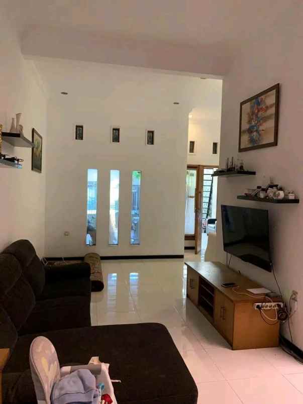 rumah siap huni dan semi furnish lokasi teluk bayur