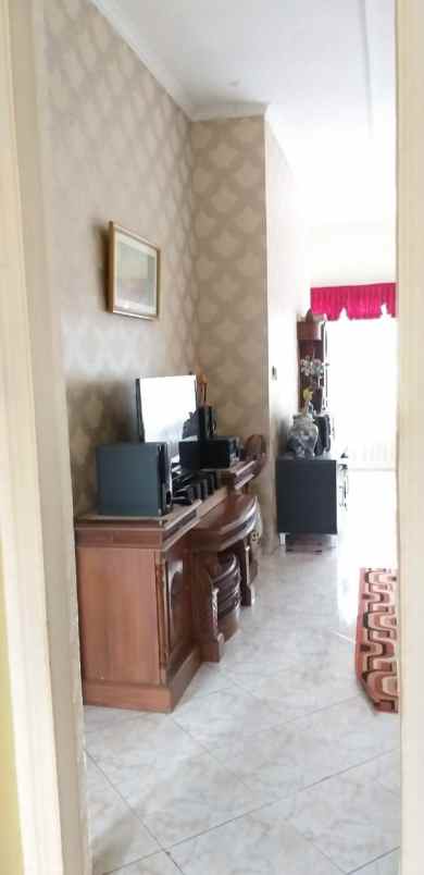 rumah strategis di ngaglik tanah luas