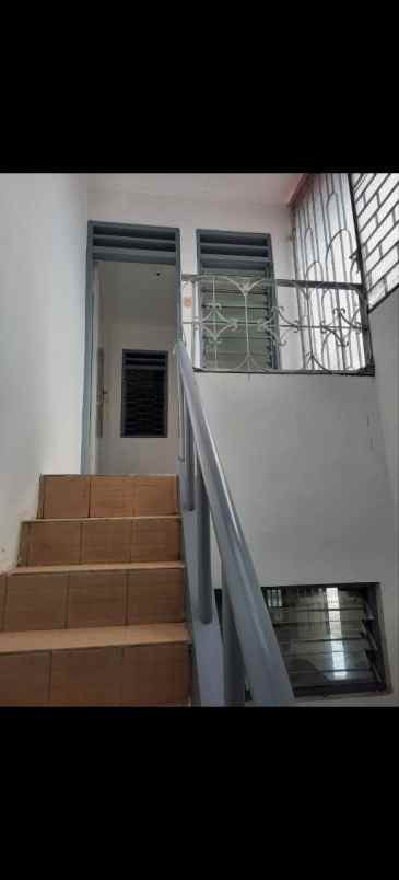 rumah sutorejo timur hadap selatan