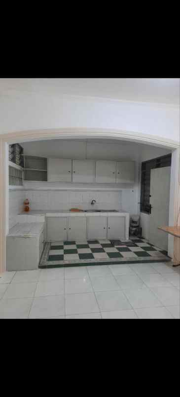 rumah sutorejo timur hadap selatan