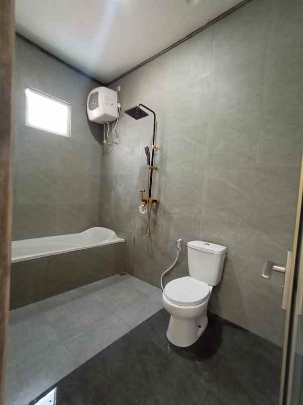 rumah villa batu dekat mall batos butuh uang