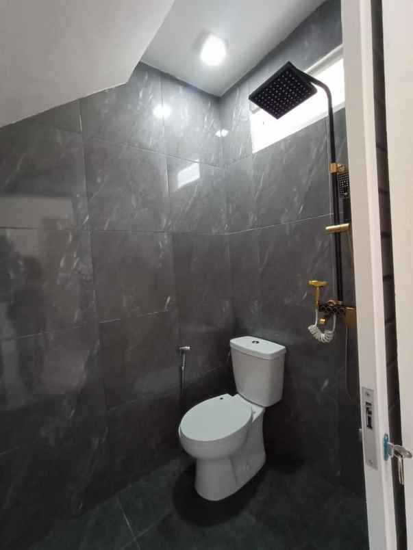 rumah villa batu dekat mall batos butuh uang