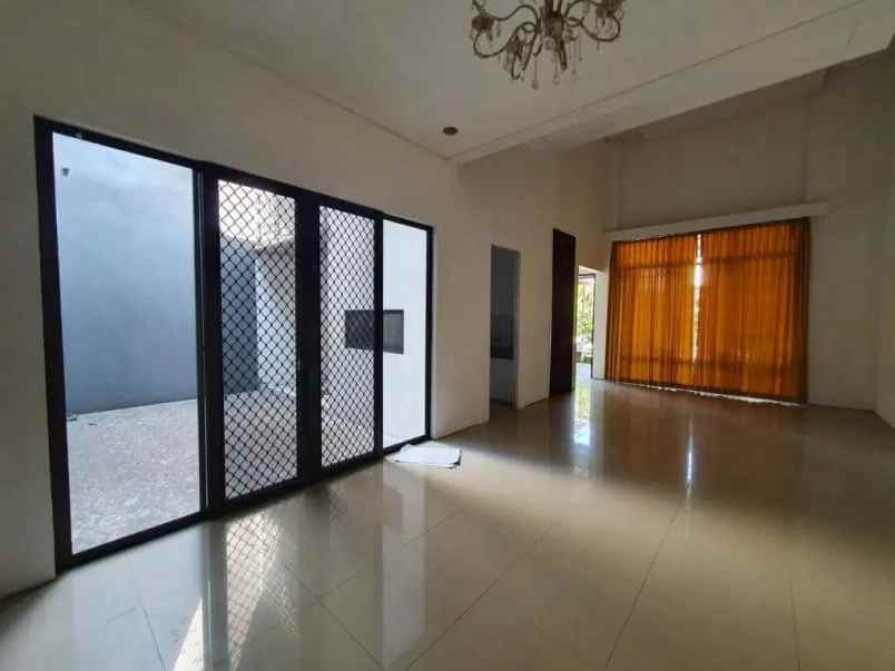 sewa rumah royal residence strategis