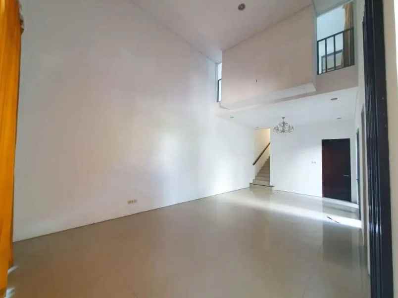 sewa rumah royal residence strategis