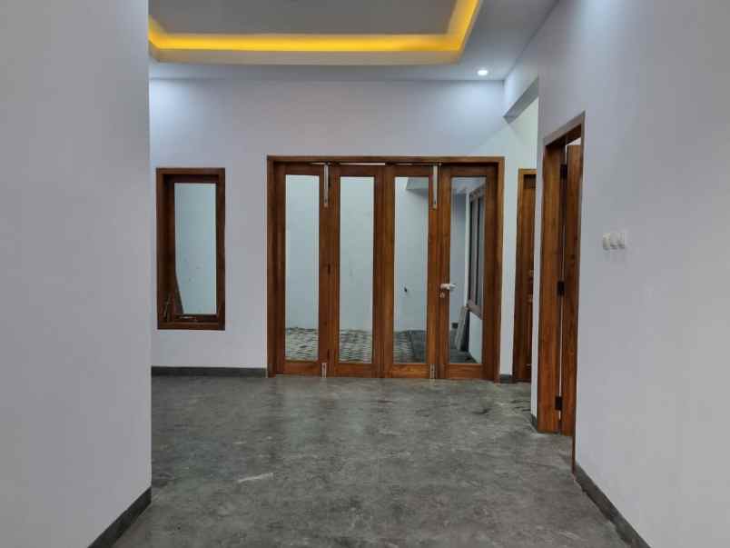 sisa 1 unit rumah etnik bali dekat akmil magelang