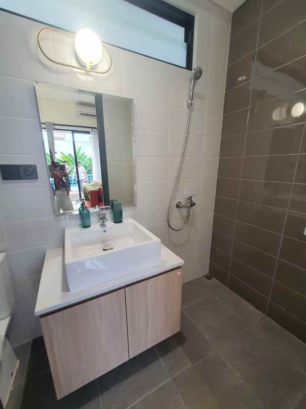 suvarna sutera cluster bassanta tipe burnet tangerang