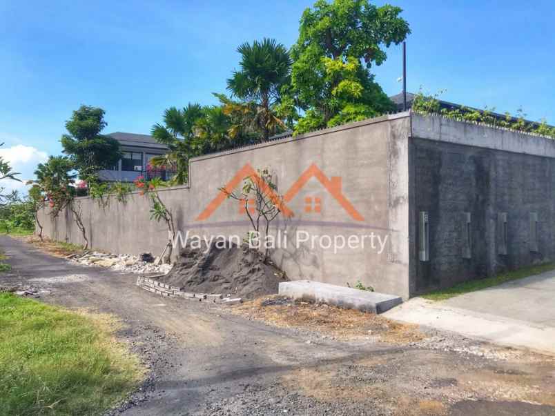 tanah jalan pantai matahari terbit