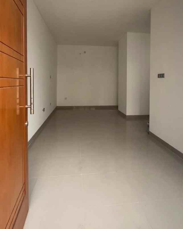 townhouse 3 lantai siap huni dekat tol krukut depok