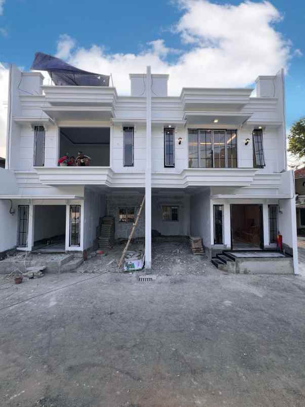 townhouse classic modern di tanjung barat