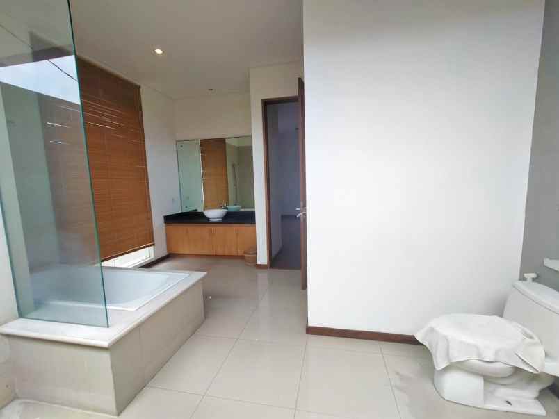 villa di seminyak bali dekat sunset road