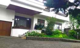 Rumah Asri Taman Luas di Kawasan Setiabudi Bandung Utara