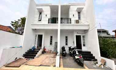 Ciracas Jaktim Rumah 2 lantai Murah Lokasi Strategis