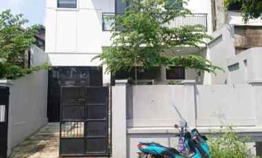 Rumah Dijual di jalan Raya Komplek Mega Cinere