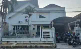 Dharmahusada Indah Utara, Strategis, Tingkat 2