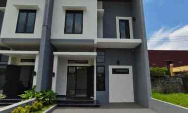 Rumah Baru Modern 2 Lantai Lokasi Perumahan Sukun Kota Malang