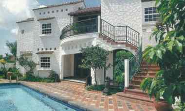 Dijual Murah Rumah di Jalan Kemang Selatan