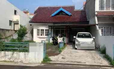 Dijual Murah Rumah Lokasi Strategis di Kebayoran Lama