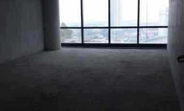 Kantor Siap Pakai di Pusat Kota Daerah Bisnis dengan Parkiran Luas