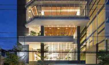 Gedung Kantor 6 Lantai Strategis Jalan Embong Kenongo Surabaya Pusat