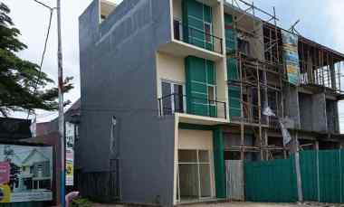 Ruko 3 Lantai di Pinggir Jalan Radar Auri Depok, Padat Penduduk