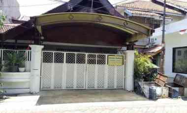 Jual Rumah Luas Strategis di Jalan Barata Jaya Kota Surabaya Shm