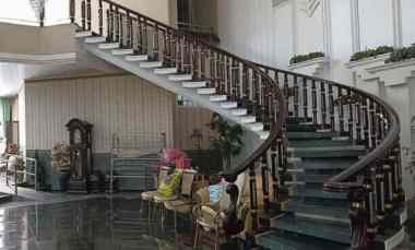 Rumah Area Komersial Raya Dharmahusada MERR Seberang Galaxy Mall