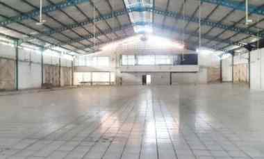 Gudang Raya Boboh Menganti Akses Kontainer dekat Pintu Tol