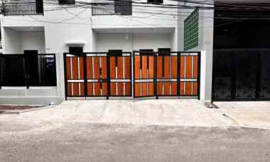 Rumah Baru Siap Huni dekat Mall Cijantung, Jakarta Timur