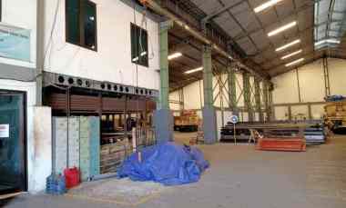 Gudang Besar di Margomulyo Parkiran Luas, Akses Container 40 Feet