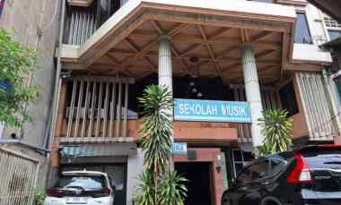 Mayura Sport Center, Sport Center di jl. Manyar, Semi Furnish