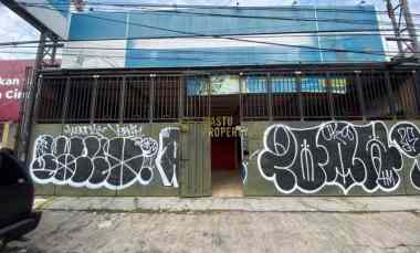Dijual Ruang Usaha dengan Parkiran Luas di Gedongkuning