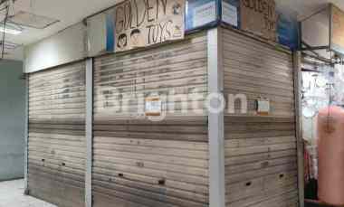 Stand Pusat Grosir Surabaya, Pusat Pertokoan Tengah Kota, dekat Stasiu