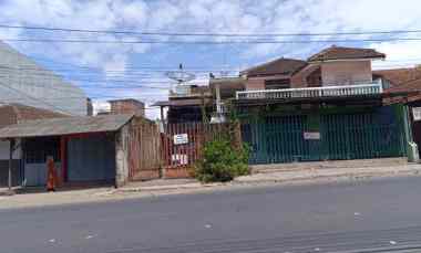 Dijual Rumah dengan Tanah yang Luas dekat Alun2 Tarogong Garut