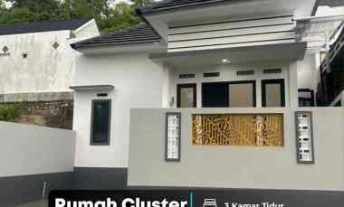 Rumah Cantik Minimalis Barat Alun-alun Paseban, di Guwosari, Bantul