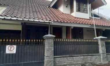 Dijual Rumah 2 Lantai Mewah Arsitektur Motif Kayu Jati