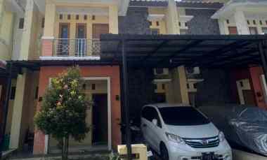 dijual rumah 2 lantai universiti residence