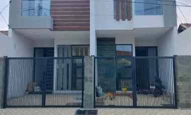 Dijual Rumah 2 Unit Lokasi Ternyaman di Daeran Klampis