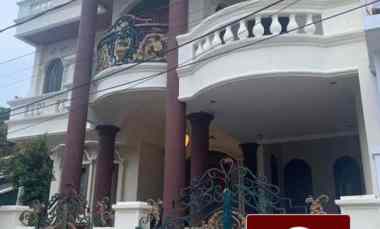 dijual rumah 3 lantai di villa kalisari depok