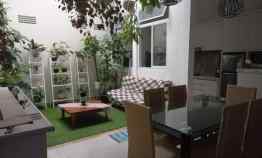 Dijual Rumah Beserta Perabot. Lokasi Ampera. LT 10x20 m2 LB 135 m2