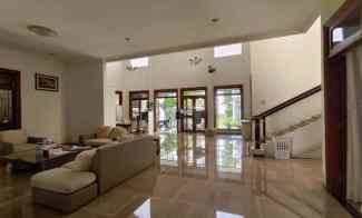 Araya 1, Rumah Mewah Lengkap Swimming Pool di Nol Jalan Kembar