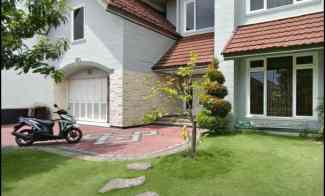 Rumah Mewah Ada Kolam Renang di Araya Galaxy Bumi Permai Surabaya