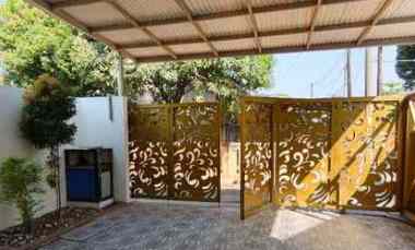 Dijual Rumah 3 Lantai Plus Kolam Renang Rooftop di Arcamanik Bandung