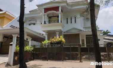 Dijual Rumah Mewah dan Luas Perum Elit Balearjosari Malang