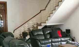 Dijual Rumah Asri dan Tanah Luas di Ciputat