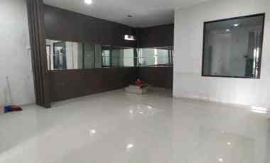 Masih Bagus Terawat Rumah di Babatan Pantai Selangkah ke Raya Kenjer