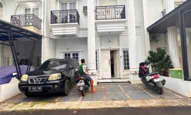 Rumah Dijual Desain Clasic Style di Bambu Apus Jakarta Timur