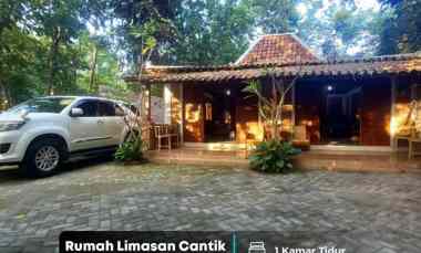 Rumah Etnik Free Furniture Cuma 1 km ke Ringroad Selatan Jogja