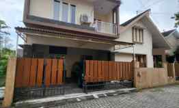 Sebrang Ambarukmo Plaza Mall Rumah Cantik 2 Lantai Posisi Hook Jogja