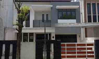 Rumah Bagus Siap Huni 2 Lantai Kondisi Terawat di Batununggal