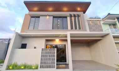 Rumah Siap Huni 2 Lantai, Free Furnished, dekat ke Kota Jogja